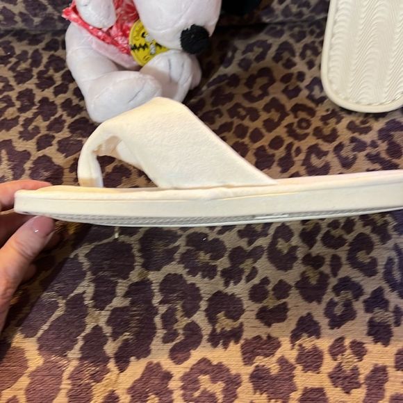 EUC Maxhong Cream Thong Slippers - Picture 4 of 6